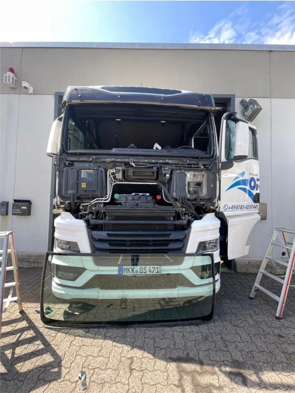 LKW beim mobilen Autoglas-Service